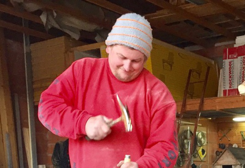 Schreiner & Zimmerer Chris für die Holz Manufaktur und Innenausbau bei Tiny Houses, Schäferwagen & Zirkuswagen